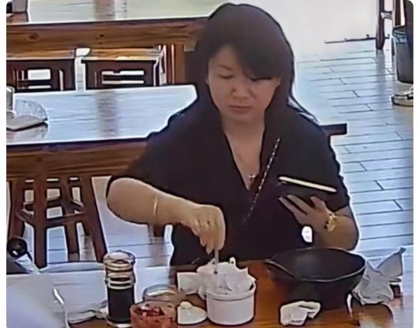 创通网 上海“鼻涕女”事件持续发酵