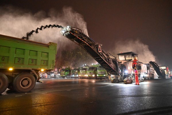 泸深投 “中国速度”提前“受阅”！长安街路面35小时焕然一新